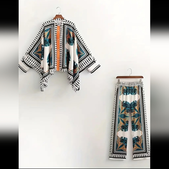 Woman Ethnic print two piece set (M top, L bottom) - Picture 4 of 7